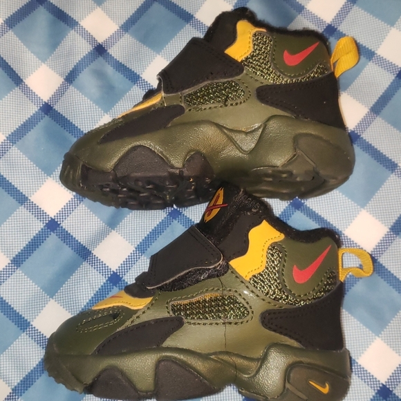 Nike - Picture 2 of 7